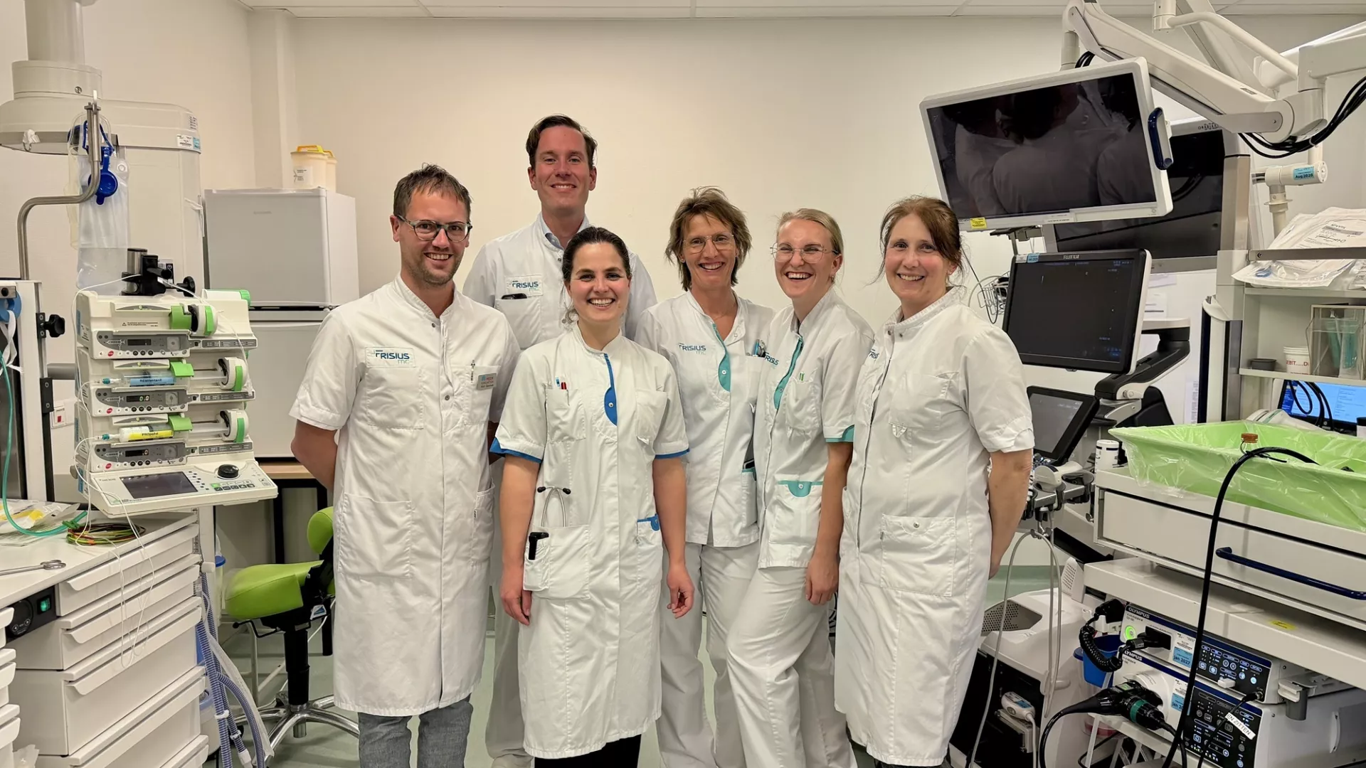 Groepsfoto van medisch team longgeneeskunde na uitvoeren nieuwe ingreep.