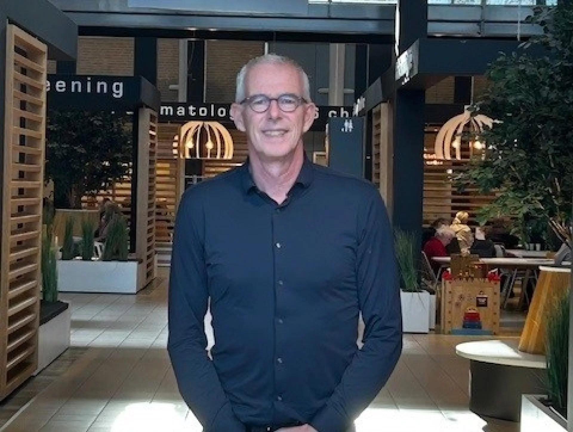 Erik Hermsen, lid cliëntenraad, in de gang van het ziekenhuis.